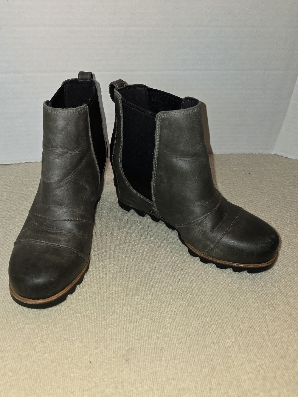 Sorel Chelsea Grey Leather Ankle Boot size 7